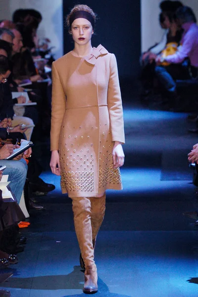 Look 16